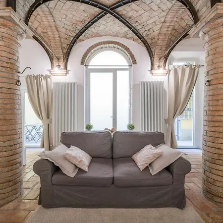 Lovely Loft In شقة ريجّو إيميليا