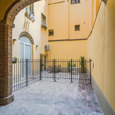 Lovely Loft In شقة ريجّو إيميليا